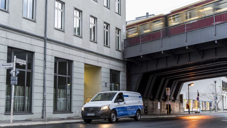Mercedes start medio 2018 met de levering van de elektrische eVito bestelwagen.