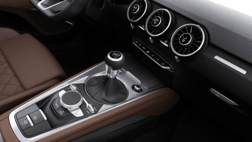 Nieuwe Audi TT vanaf november in Nederland. Wordt leverbaar met 2.0 TFSI en 2.0 TDI. De diesel Audi TT Coup komt in aanmerking voor 20% bijtelling.