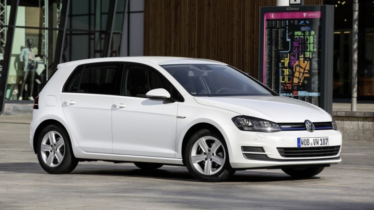 Autotest Volkswagen Golf 1.0 TSI BlueMotion, de eerste Golf met driecilinder turbomotor en verkrijgbaar met handgeschakelde zesbak of zeventrapsautomaat. De Golf voor iedereen!