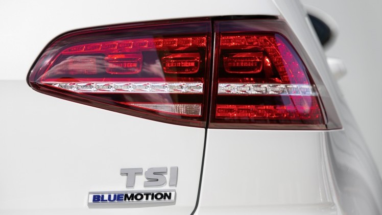 Autotest Volkswagen Golf 1.0 TSI BlueMotion, de eerste Golf met driecilinder turbomotor en verkrijgbaar met handgeschakelde zesbak of zeventrapsautomaat. De Golf voor iedereen!