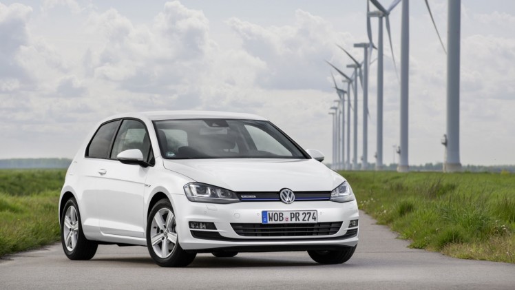 Autotest Volkswagen Golf 1.0 TSI BlueMotion, de eerste Golf met driecilinder turbomotor en verkrijgbaar met handgeschakelde zesbak of zeventrapsautomaat. De Golf voor iedereen!