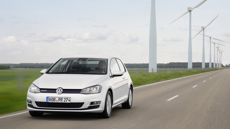 Autotest Volkswagen Golf 1.0 TSI BlueMotion, de eerste Golf met driecilinder turbomotor en verkrijgbaar met handgeschakelde zesbak of zeventrapsautomaat. De Golf voor iedereen!