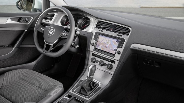 Autotest Volkswagen Golf 1.0 TSI BlueMotion, de eerste Golf met driecilinder turbomotor en verkrijgbaar met handgeschakelde zesbak of zeventrapsautomaat. De Golf voor iedereen!