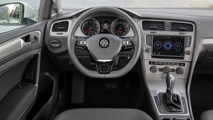 Autotest Volkswagen Golf 1.0 TSI BlueMotion, de eerste Golf met driecilinder turbomotor en verkrijgbaar met handgeschakelde zesbak of zeventrapsautomaat. De Golf voor iedereen!