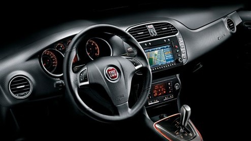 Automaatliefhebbers komen in de Fiat Bravo binnenkort volledig aan hun trekken. Fiat komt met een nieuwe Dualogic versnellingsbak, die leverbaar is op de 1.4 T-Jet 120 en 1.6 Multijet 120 diesel.