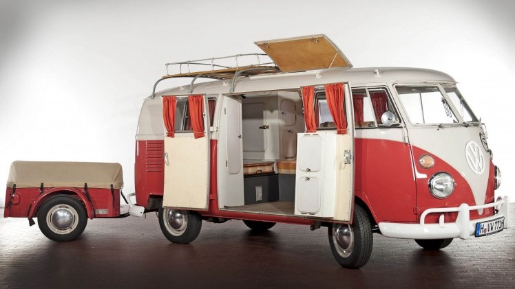 Volkswagen Transporter is 65 jaar in productie en staat in 2015 als T6 Transporter in de showroom. Volkswagen onthult later dit jaar de zesde generatie van de populaire bedrijfsauto.