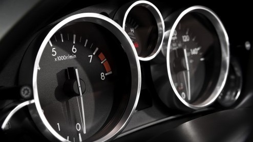 Nieuwe Mazda MX-5 wordt 100 kg lichter dan zijn voorganger. In New York kunnen we een blik op het nieuwe SKYACTIV-chassis werpen en de MX-5 25th Anniversay Edition aanschouwen.