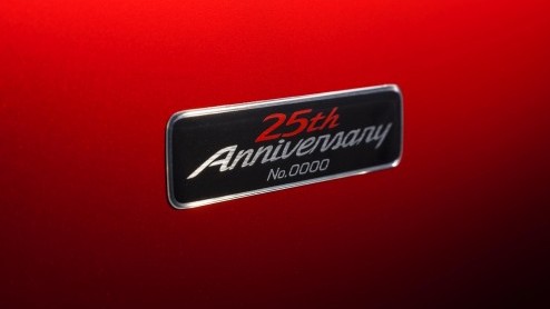 Nieuwe Mazda MX-5 wordt 100 kg lichter dan zijn voorganger. In New York kunnen we een blik op het nieuwe SKYACTIV-chassis werpen en de MX-5 25th Anniversay Edition aanschouwen.