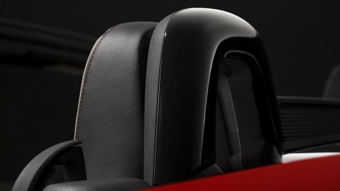 Nieuwe Mazda MX-5 wordt 100 kg lichter dan zijn voorganger. In New York kunnen we een blik op het nieuwe SKYACTIV-chassis werpen en de MX-5 25th Anniversay Edition aanschouwen.