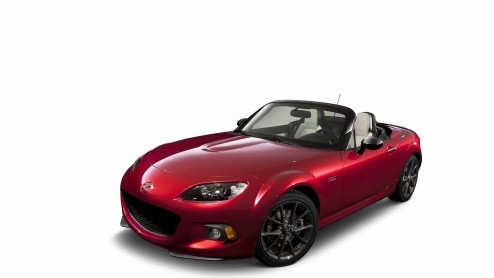 Nieuwe Mazda MX-5 wordt 100 kg lichter dan zijn voorganger. In New York kunnen we een blik op het nieuwe SKYACTIV-chassis werpen en de MX-5 25th Anniversay Edition aanschouwen.