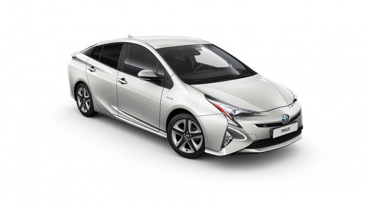 Toyota introduceert Prius White Edition en Prius Dark Edition als actiemodellen met extra uitrusting.