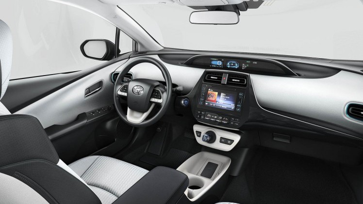 Toyota introduceert Prius White Edition en Prius Dark Edition als actiemodellen met extra uitrusting.