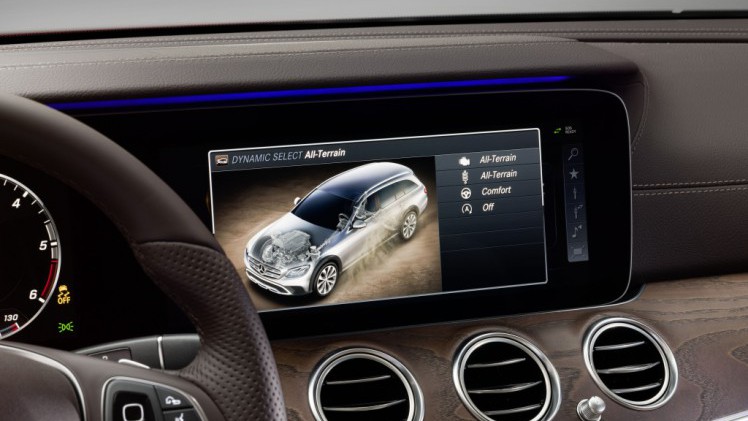 Mercedes introduceert de E-Klasse Estate All-Terrain, een terreinvaardige versie met standaard vierwielaandrijving en grotere bodemvrijheid.