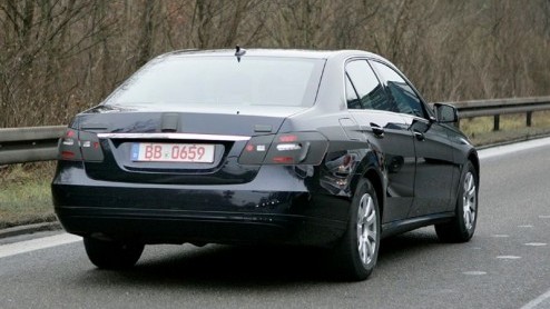 De nieuw Mercedes E-Klasse is bijna gereed voor introductie. Het merk toont de nieuwste generatie 'E' in januari op de autoshow in Detroit. Dit zijn de laatste foto's van de 'W212' zakensedan, die naa