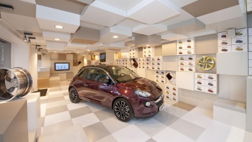 Bij het kopen van een auto kun je er voor kiezen de auto op afbetaling te kopen bij de dealer. Dat is snel en makkelijk, maar niet altijd de voordeligste optie. We bespreken deze optie en alternatief.