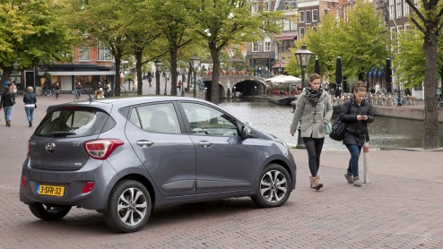 Privlease in opkomst bij automerken en leasemaatschappijen. Particuliere lease als alternatief voor het aankopen of traditioneel financieren van een nieuwe auto.