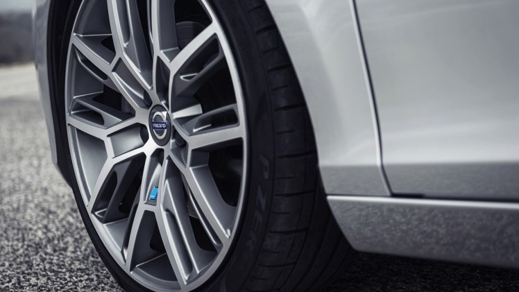 Volvo introduceert Polestar Performance Parts voor Volvo S60, V60, XC60 en V40 met hardware en software upgrades.