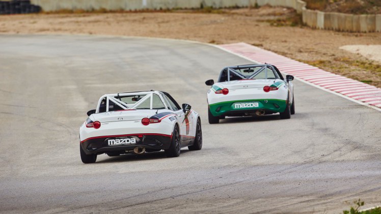 Mazda gaat fans van het merk en de MX-5 belonen en lanceert daarom Friends of MX-5. We zijn een dag op het circuit Parcmotor Castellol, vlakbij Barcelona, om uit te vinden wat het precies inhoudt.