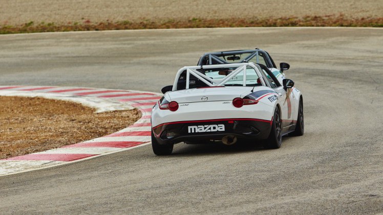 Mazda gaat fans van het merk en de MX-5 belonen en lanceert daarom Friends of MX-5. We zijn een dag op het circuit Parcmotor Castellol, vlakbij Barcelona, om uit te vinden wat het precies inhoudt.