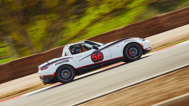 Mazda gaat fans van het merk en de MX-5 belonen en lanceert daarom Friends of MX-5. We zijn een dag op het circuit Parcmotor Castellol, vlakbij Barcelona, om uit te vinden wat het precies inhoudt.