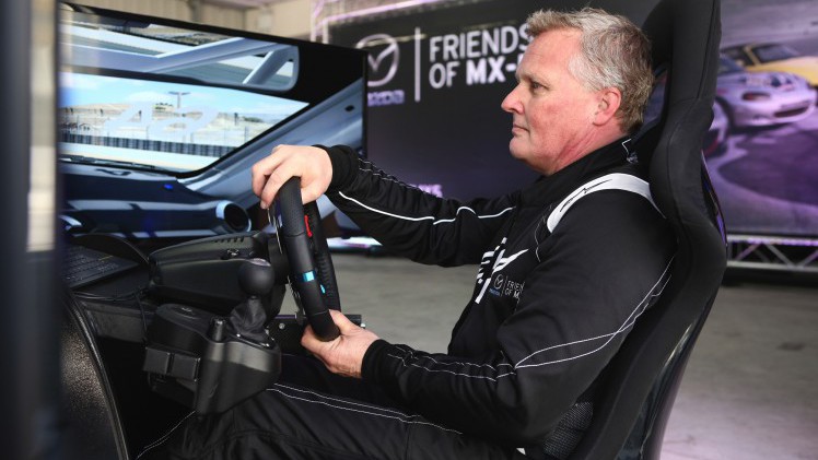 Mazda gaat fans van het merk en de MX-5 belonen en lanceert daarom Friends of MX-5. We zijn een dag op het circuit Parcmotor Castellol, vlakbij Barcelona, om uit te vinden wat het precies inhoudt.