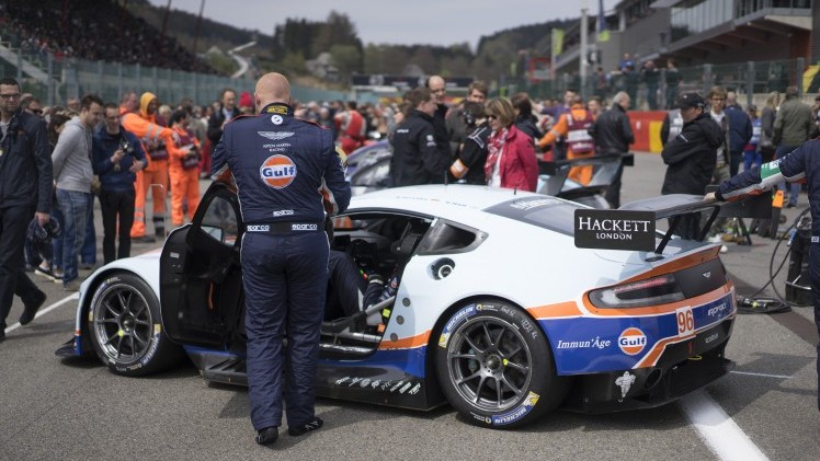 Olie vullen, banden nabehandelen, maar vooral cht meekijken met een van de succesvolste GTE Pro en GTE Am teams: Aston Martin Racing. Kijk mee achter de schermen!
