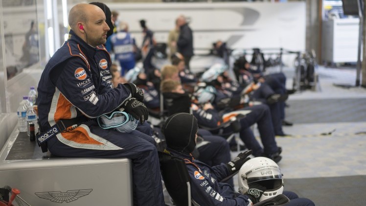 Olie vullen, banden nabehandelen, maar vooral cht meekijken met een van de succesvolste GTE Pro en GTE Am teams: Aston Martin Racing. Kijk mee achter de schermen!