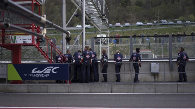 Olie vullen, banden nabehandelen, maar vooral cht meekijken met een van de succesvolste GTE Pro en GTE Am teams: Aston Martin Racing. Kijk mee achter de schermen!