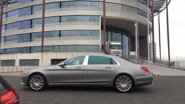 Een dag onderweg in de Mercedes-Maybach S600 limousine.