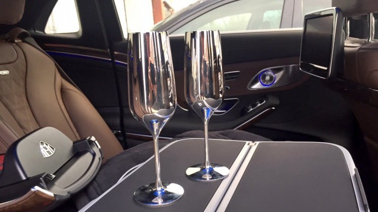 Een dag onderweg in de Mercedes-Maybach S600 limousine.