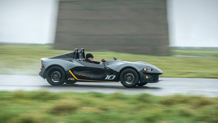 Zenos E10R is de sportieve versie van de E10S, een luchtige scheurneus voor op het circuit of openbare weg.