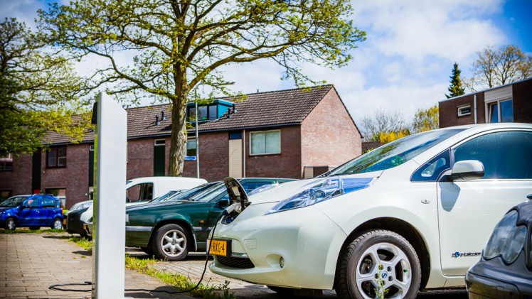 Gratis snelladen, gratis laadpunt, gratis onderhoud, gratis vervangend vervoer en 4% bijtelling bij nieuwe elektrische Nissan.