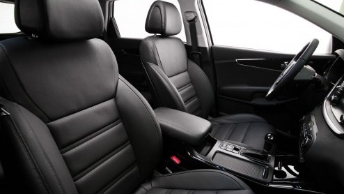 Begin deze maand kregen we de eerste beelden van de nieuwe Kia Sorento al onder ogen. De portieren bleven echter nog even gesloten.