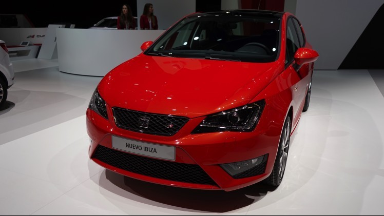 De Seat Ibiza mag dan uiterlijk vrij weinig verschillen van het huidige model, van binnen is het een ander verhaal. Op de Barcelona Motor Show stapten we in.