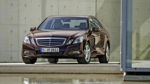 Oke, nog n keer dan. De brochure van de nieuwe Mercedes E-Klasse (W212) die binnenkort wordt gepresenteerd, is uitgelekt op het internet. Zodoende kunnen we ons vast 'opwarmen' aan wat deze Mercedes