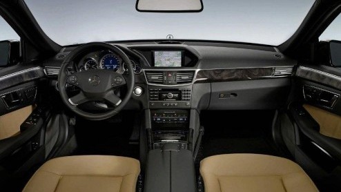 Oke, nog n keer dan. De brochure van de nieuwe Mercedes E-Klasse (W212) die binnenkort wordt gepresenteerd, is uitgelekt op het internet. Zodoende kunnen we ons vast 'opwarmen' aan wat deze Mercedes