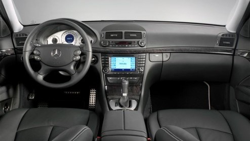 Wie Mercedes zegt, zegt E-Klasse. Het trouwe familielid in het gamma is inmiddels anderhalf miljoen keer geproduceerd. Dan hebben we het over de huidige generatie, welteverstaan.
