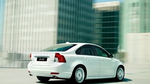 Vandaag nog meer Volvo-nieuws. De Zweedse autofabrikant heeft besloten om de Edition I en Edition II van de Volvo S40 en V50 Edition verder aan te kleden. Met ingang van modeljaar 2009 heeft de import