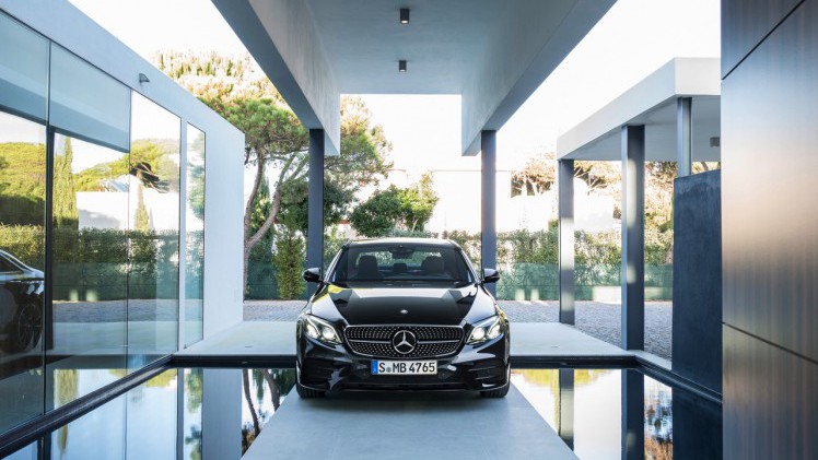 Mercedes-AMG introduceert de eerste AMG-versie van de nieuwe E-Klasse, de E 43 4Matic met 401 pk.