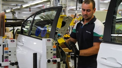 BMW heeft de productielijn in de gloednieuwe fabriek in Brazili feestelijk geopend. Het eerste model dat de fabriek heeft verlaten is een 328i ActiveFlex.