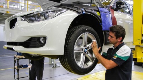 BMW heeft de productielijn in de gloednieuwe fabriek in Brazili feestelijk geopend. Het eerste model dat de fabriek heeft verlaten is een 328i ActiveFlex.