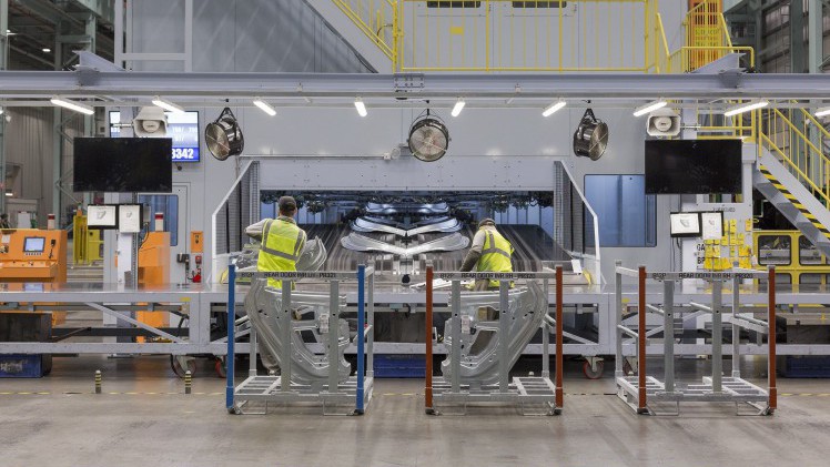 De productie van de Europese versie van de Nissan Leaf in het Britse Sunderland is vandaag gestart.