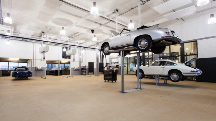 Porsche opent eerst Porsche Classic Center ter wereld in Nederland. Het standalone service center voor onderhoud en restauratie van klassieke Porsches opent in Heteren.