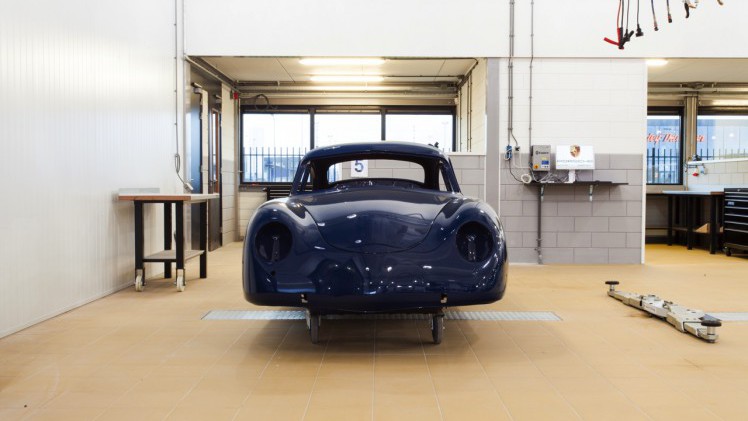 Porsche opent eerst Porsche Classic Center ter wereld in Nederland. Het standalone service center voor onderhoud en restauratie van klassieke Porsches opent in Heteren.
