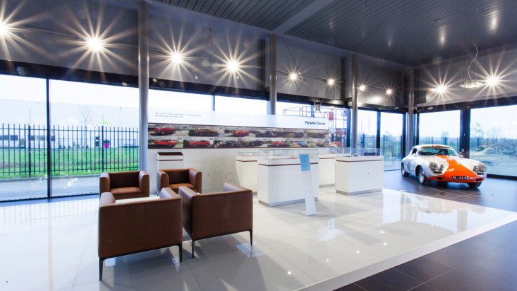 Porsche opent eerst Porsche Classic Center ter wereld in Nederland. Het standalone service center voor onderhoud en restauratie van klassieke Porsches opent in Heteren.