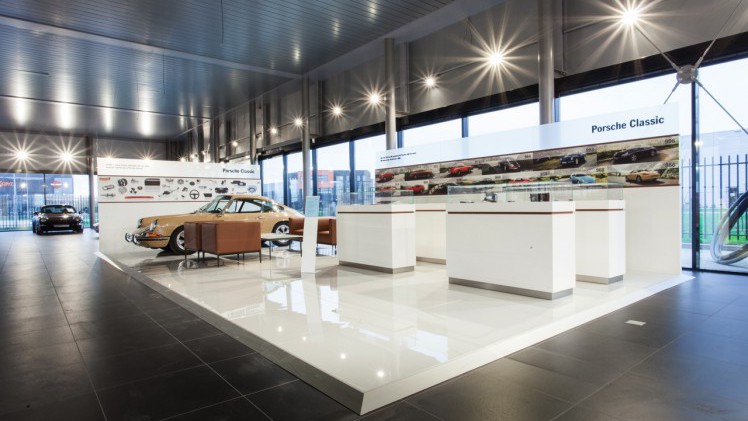 Porsche opent eerst Porsche Classic Center ter wereld in Nederland. Het standalone service center voor onderhoud en restauratie van klassieke Porsches opent in Heteren.