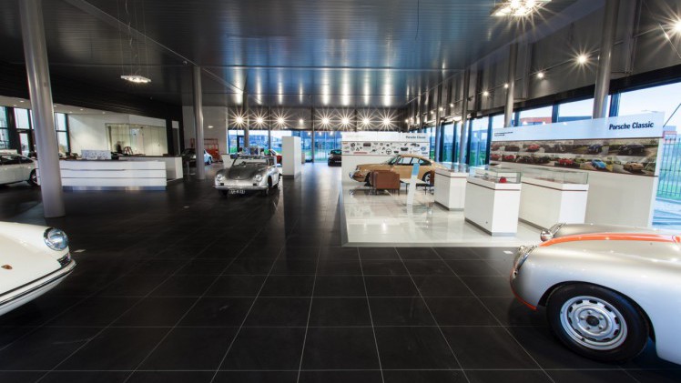 Porsche opent eerst Porsche Classic Center ter wereld in Nederland. Het standalone service center voor onderhoud en restauratie van klassieke Porsches opent in Heteren.