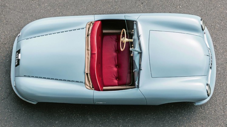 Porsche heeft een replica gebouwd van het allereerste model uit 1948.