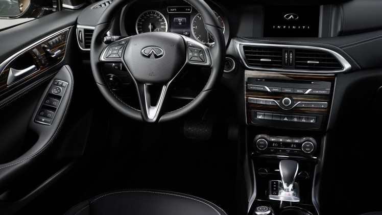 Officieel wordt de auto pas in september getoond op de IAA in Frankfurt, maar nu is er al een eerste afbeelding van Infinitis nieuwe hatchback, de Q30.