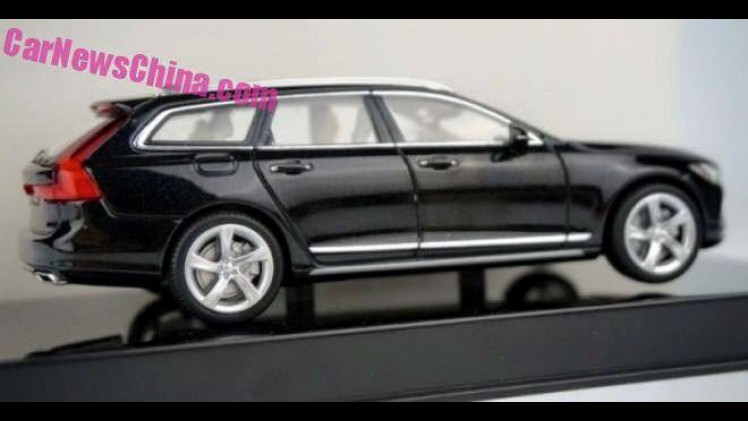 Eerste beelden van de nieuwe Volvo V90 op schaal. Ten opzichte van de V70 is de nieuwe Estate niet meer voorzien van een rechte achterzijde. Begin 2016 komt hij op de markt.